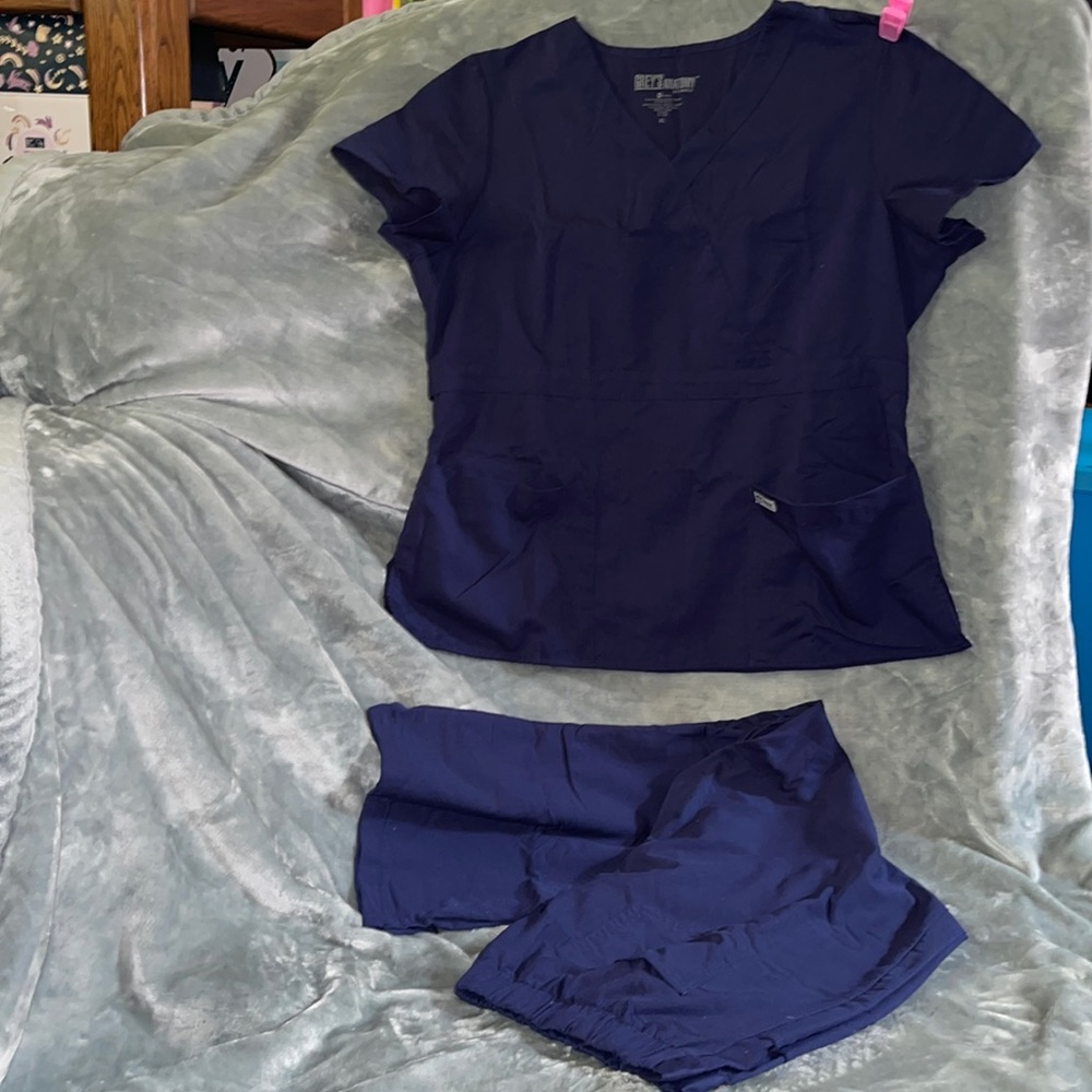 Greys Anatomy Size XL scrub top/bottoms. In color Navy blue